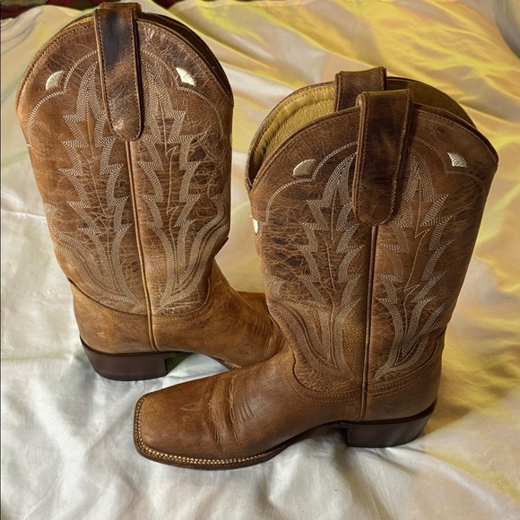 Brown Western Heeled Boots - Picture 4 of 8